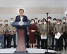 탁현민, 문 대통령 '누리호' 연설시 '과학자 동원' 기사에 "특별한 배려" 반박