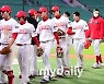 [MD포토] 단독 4위 되찾은 SSG
