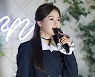 송하예,'깜짝 버스킹' [사진]