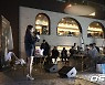 송하예,'버스킹 공연' [사진]
