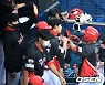 '10월 승률 1위' 호랑이표 고춧가루 매섭다.. '5위 희망' NC에 8회 역전극