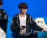 와르르 무너진 한화생명.. T1, 2세트 까지 잡고 '매치 포인트' [롤드컵]
