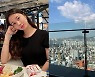 한그루, 쌍둥이 육아 탈출..시티뷰 즐기며 커피 여유