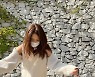 '정경호♥' 최수영, 백신룩 입고 신났네.. 언니 최수진 "함부로 어깨를"
