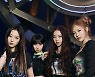 에스파, 하프 밀리언셀러 달성 이어 '새비지' MV 1억 뷰 돌파