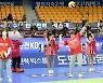 시구하는 한국전력 정승일 사장