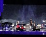 '한중일' 하나로 만든 특별한 공연..흥으로 문을 연 '맘프'