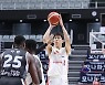 '최준용 28점' SK, KT 5연승 저지..공동 2위 점프
