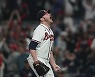 무사 2,3루 K-K-K..다저스 타선 얼렸다, 22년 만에 WS 이끈 '17구 정면 승부' [NLCS 승부처]