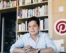 수집광 예비의대생..창업 11년만에 53조원 '잭팟'[뉴스人사이드]