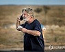 "실탄 없다고 하더니.." 미국 배우 알렉 볼드윈 망연자실