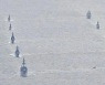 중러 해군 함정 10척, 日열도 한 바퀴 돌며 무력 시위