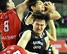 [JB포토] 삼성 이원석 '루키의 치열한 리바운드 경쟁'