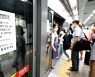 서울시, 감축운행 버스·지하철 25일부터 다시 늘린다