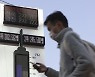 아직 불안한 '위드 코로나'..해법 키워드는 '촘촘한 의료대응'
