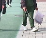 달리며 쓰레기 줍는 '플로깅'..건강 · 친환경 '일석이조'