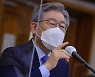 "대장동 개발 공모지침서 들고 이재명 찾아가" 진술 확보