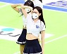 치어리더 '코트 위 시선 집중'[포토]
