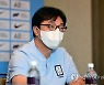아시안컵 예선 기자회견 참석한 황선홍 감독