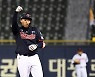 [포토] 한동희 '마음의 짐을 날리는 동점타'
