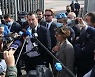 난민 구조 방해, 이탈리아 전 장관 재판 회부..리처드 기어 증인 출석