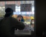 오후 6시까지 전국 코로나 확진자 981명..어제보다 24명 많아