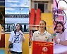 베트남, "쌍둥이 같은 문제 없는" 미녀배구스타 홍보