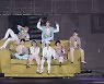 "함께 춤춰요!"..방탄소년단, 1년 만의 콘서트에 담은 전 세계 향한 희망 메시지