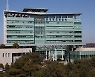 남편 청탁받고 노래방 기기 경로당에 납품토록 한 영동군의원
