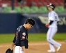 박세웅 '아쉬운 밀어내기 볼넷' [포토]