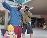 별, ♥하하와 커플룩 입고 외출 "사진 찍기 어려운 5인 가족..숨은 그림 찾기"