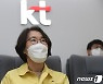 '통신장애' KT 네트워크관제센터 찾은 임혜숙 장관