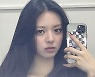 유나, 19살 있지 막내 미모가 이 정도..'러블리' 윙크로 매력도 넘치네