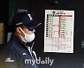'4위 수성' 김태형 감독 "정수빈·강승호, 승리의 수훈갑" [MD코멘트]