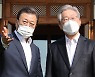 [사설] 文, 李 후보와 부적절한 만남.. 대선 중립 해쳐선 안 돼