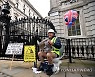 epaselect BRITAIN PROTESTS RAW SEWAGE DUMPING