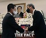 고 노태우 전 대통령 빈소 조문하는 박지원 국정원장 [TF사진관]
