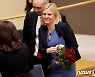 스웨덴 최초 여성 총리, 취임 몇 시간 만에 사임
