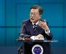 '위기의 일상회복'..문대통령, 내일 방역 긴급점검