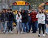미국 15세 고교생, 학교서 무차별 총기 난사..3명 숨지고 8명 다쳐