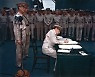 [한명기의 한중일 삼국지] 맥아더가 해산한 일본군, 동아시아 '태풍의 눈'으로
