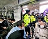 오늘도 '욕먹을' 각오하고 지하철에 탔다