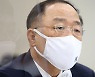 [단독] 서울대병원 의료진 "응급병상 입원 지시 받았다"..결국 특실로 간 부총리 아들