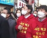 尹-李 '커플 후드티' 선거 운동..김종인 "금태섭 영입"
