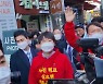 尹 "이준석이 뛰라면 뛰겠다"..빨간 커플티 적힌 문구 보니