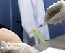 코로나19 백신 하루 만에 27만명 3차 접종..'역대 두번째'