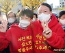 이준석, 청년층 겨냥 "붉은색 옷에 노란 글씨 쓴 옷 입고 오라"