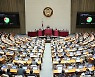 경항모예산 오락가락한 당정, 文대통령 의중에 결국 관철