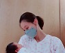 윤소이 득녀소감 "역아라 수술로 출산..육아전쟁 지금부터 시작"