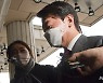 심상정 대선 후보와 회동 참석하며 취재진 질문 듣는 안철수 대선 후보